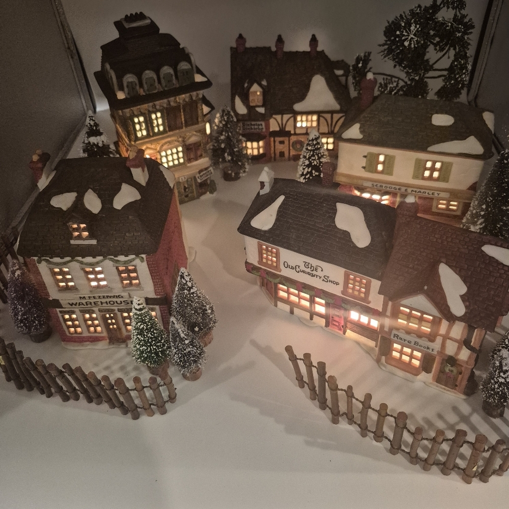 Dept 56 Dickens David Copperfield Houses. With Six Bulb Cord.
